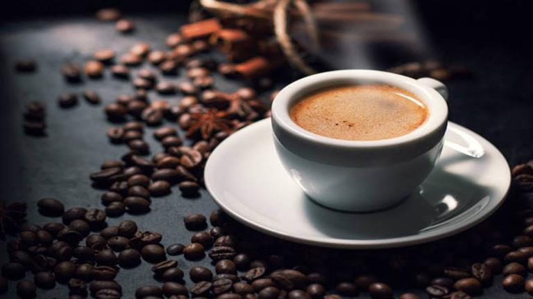 لماذا تدفع القهوة البعض للذهاب إلى الحمام